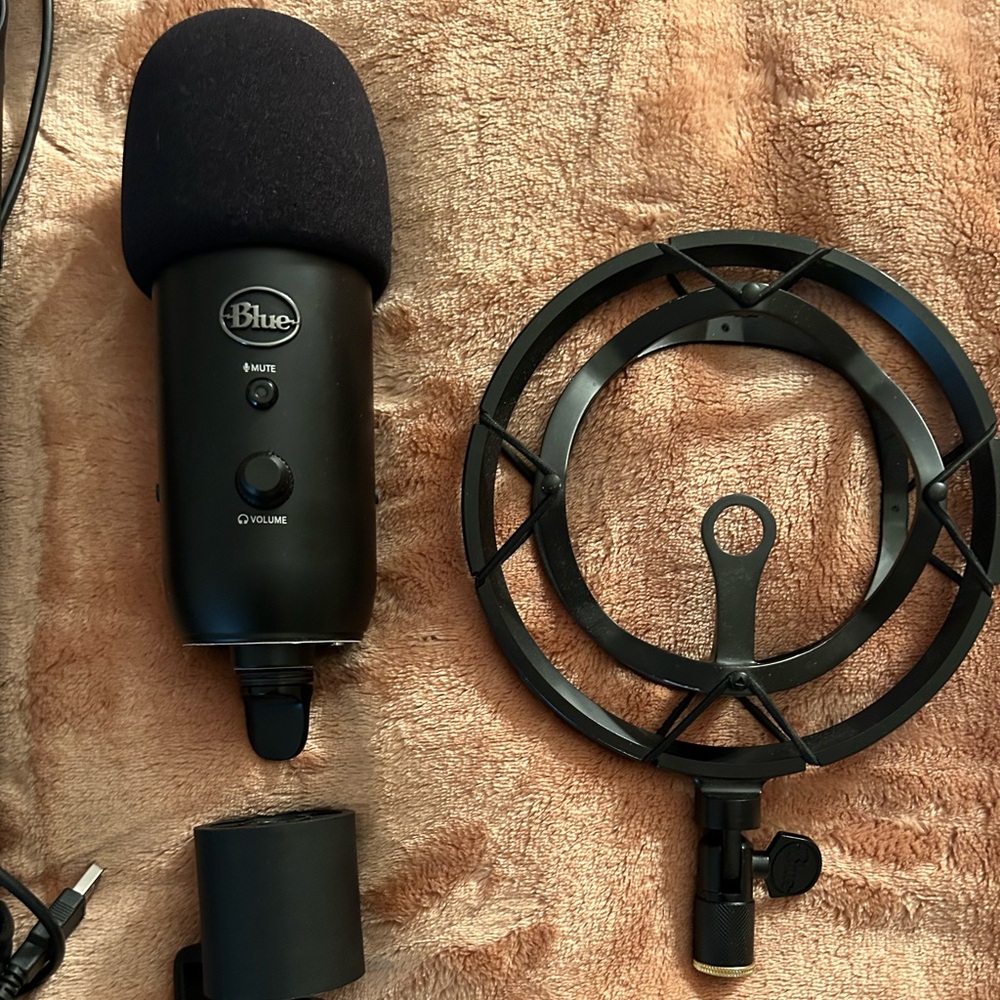 Blue Yeticaster Pro Broadcast Bundle